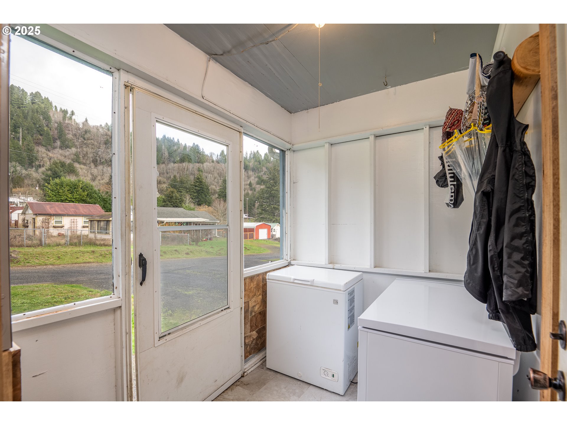 88183 Chestnut Street Mapleton, OR 97453 - Photo 9 of 23 Gallery Image 9