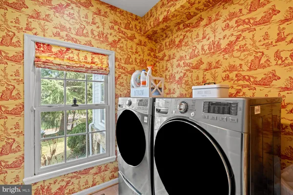 a view of living room with washer and dryer