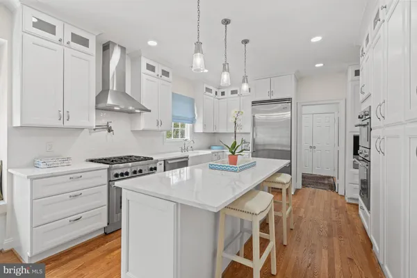 a kitchen that has a lot of cabinets in it