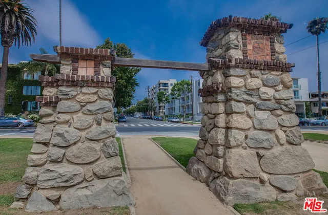 a view of statue in a garden