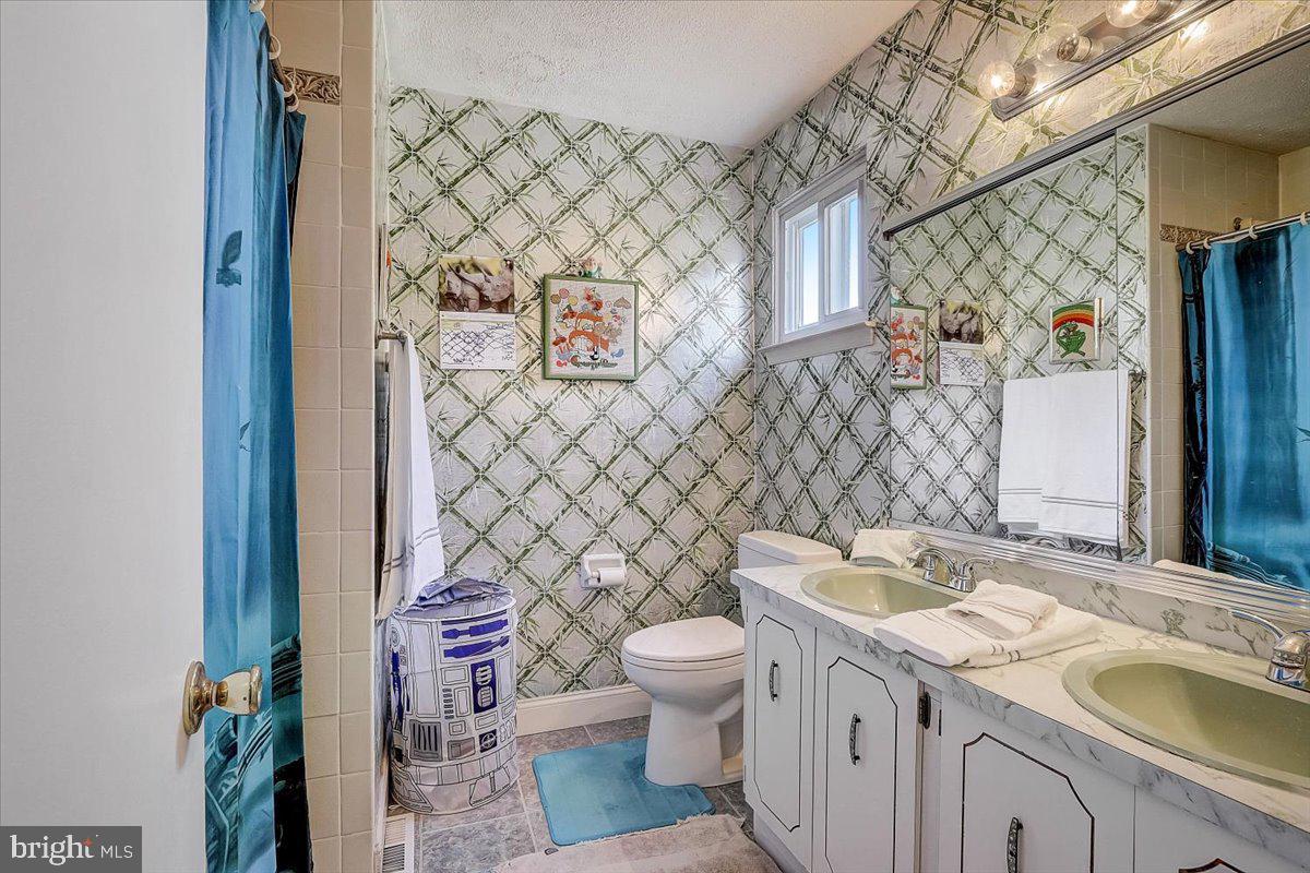 7807 Brookfield Road Cheltenham, PA 19012 - Photo 19 of 24 Full bath
