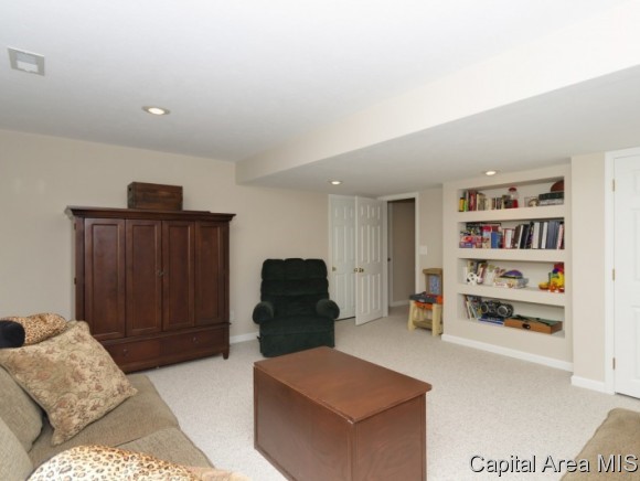 3913 Thackeray Drive Springfield, IL 62711 - Photo 15 of 20
