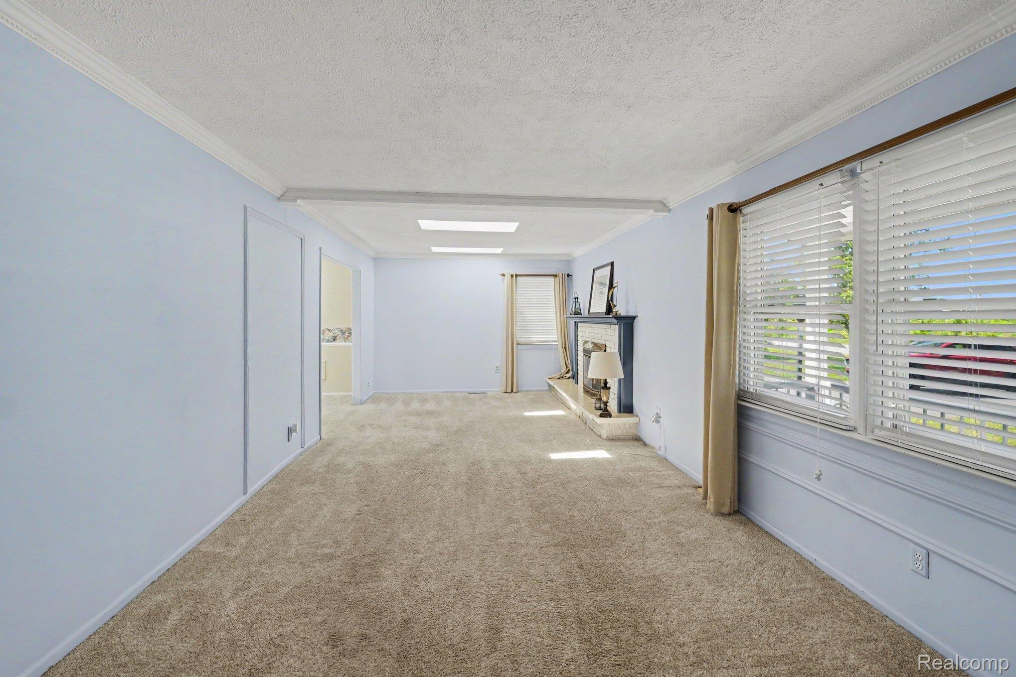 4023 South Genesee Road Grand Blanc, MI 48439 - Photo 9 of 39 008_file_6658.jpg