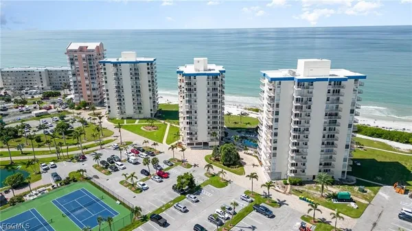 $1,800 | 7330 Estero Boulevard, Unit 301, Fort Myers Beach, FL 33931