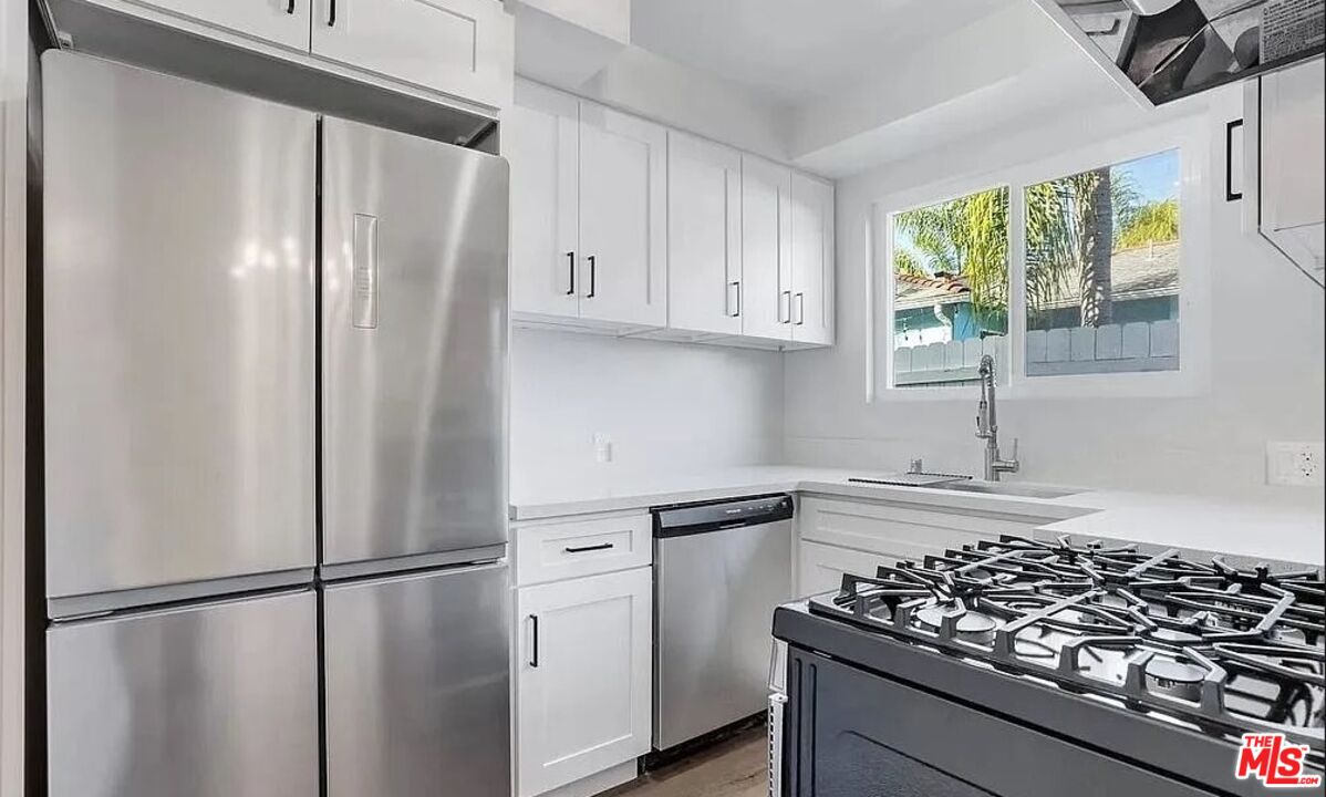 1813 9th Street, Unit 4 Santa Monica, CA 90404 - Photo 11 of 17