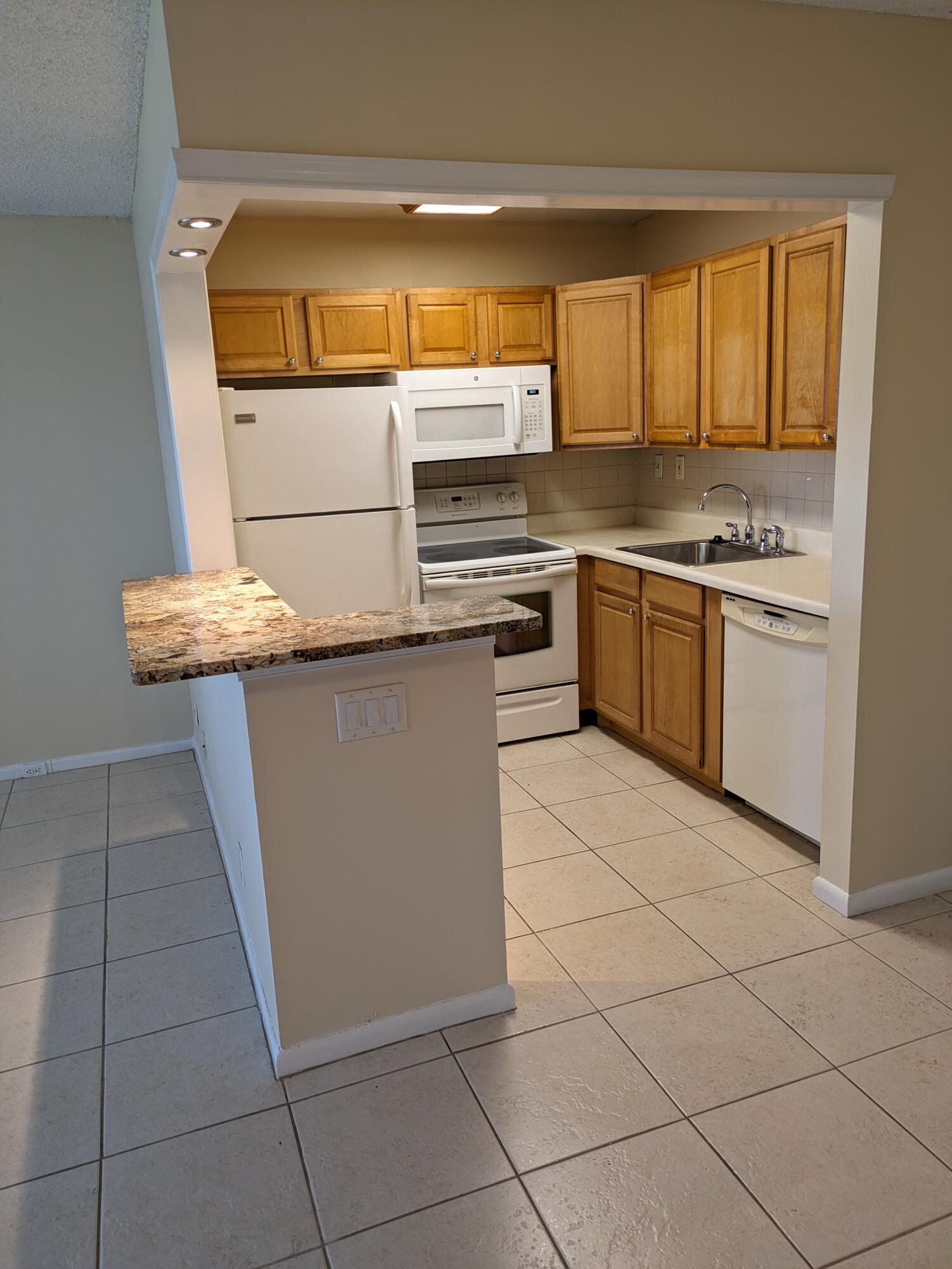 275 Suffolk F, Unit 275 Boca Raton, FL 33434 - Photo 2 of 12 Open and Airy
