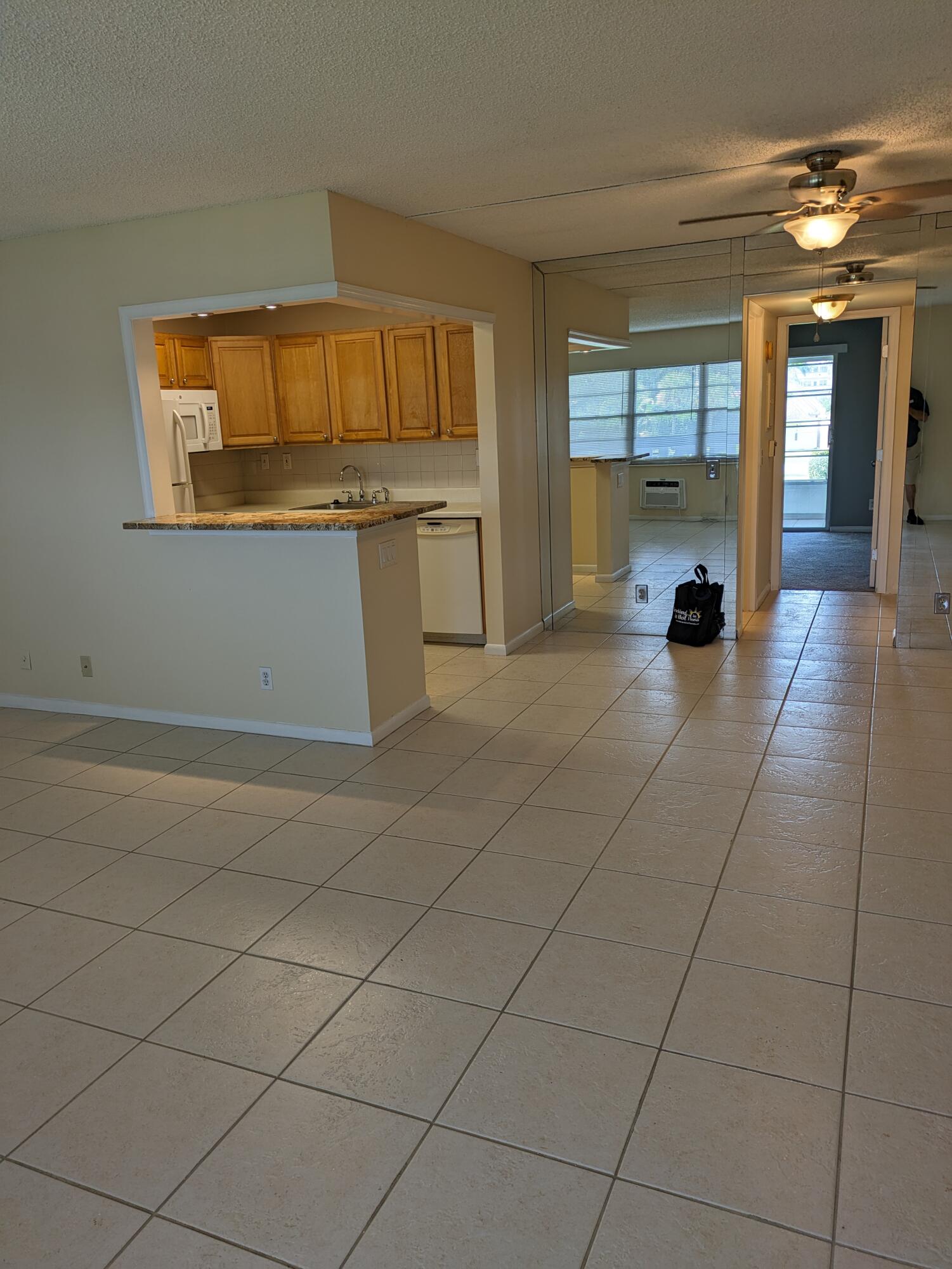 275 Suffolk F, Unit 275 Boca Raton, FL 33434 - Photo 6 of 12 Spacious