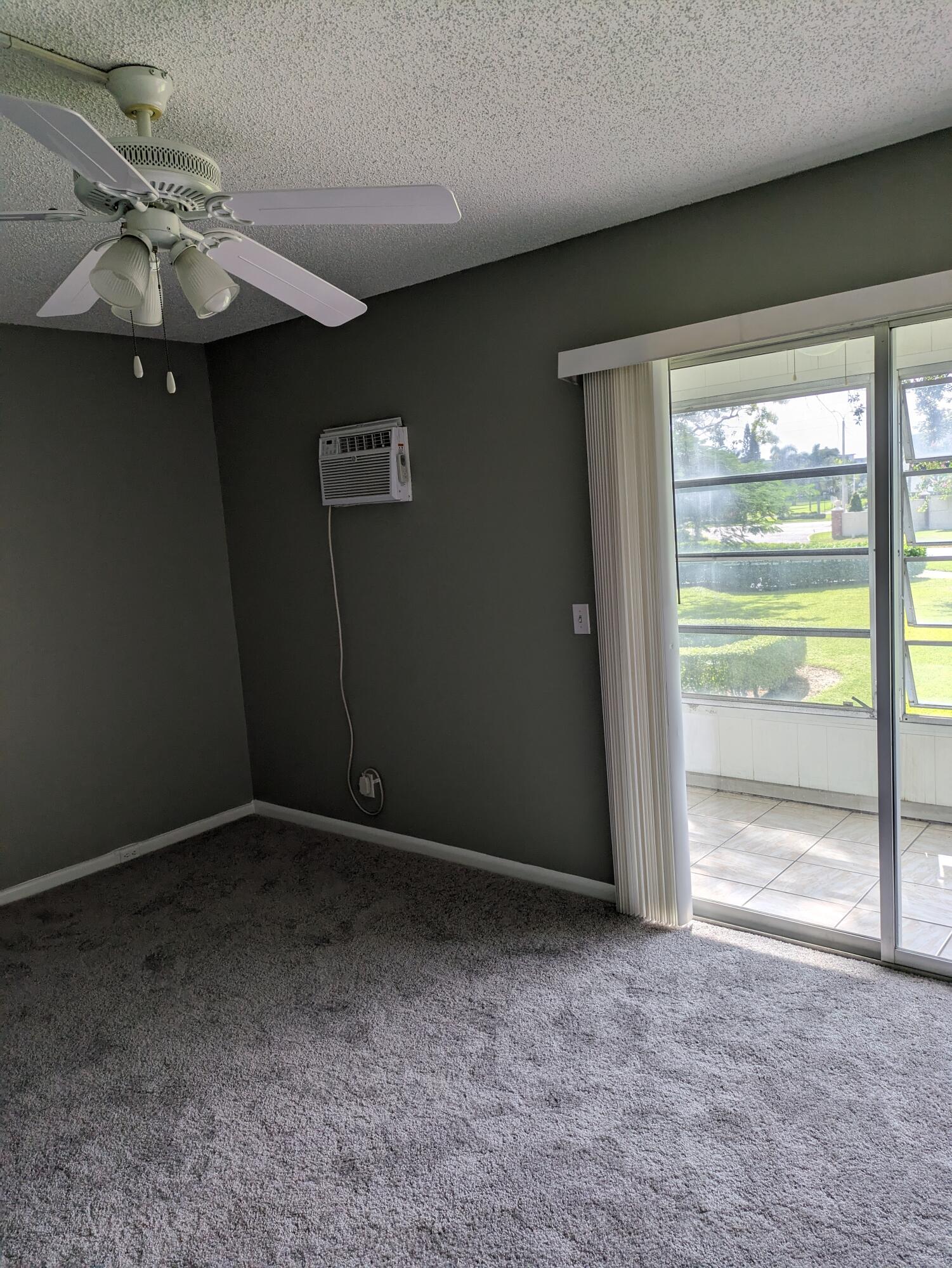275 Suffolk F, Unit 275 Boca Raton, FL 33434 - Photo 9 of 12 Large bedroom