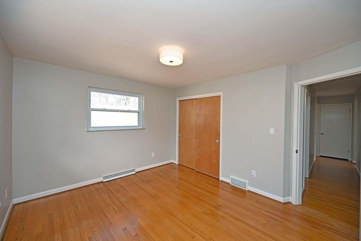 3158 Dickinson Road Cincinnati, OH 45211 - Photo 16 of 31 Gallery Image 16