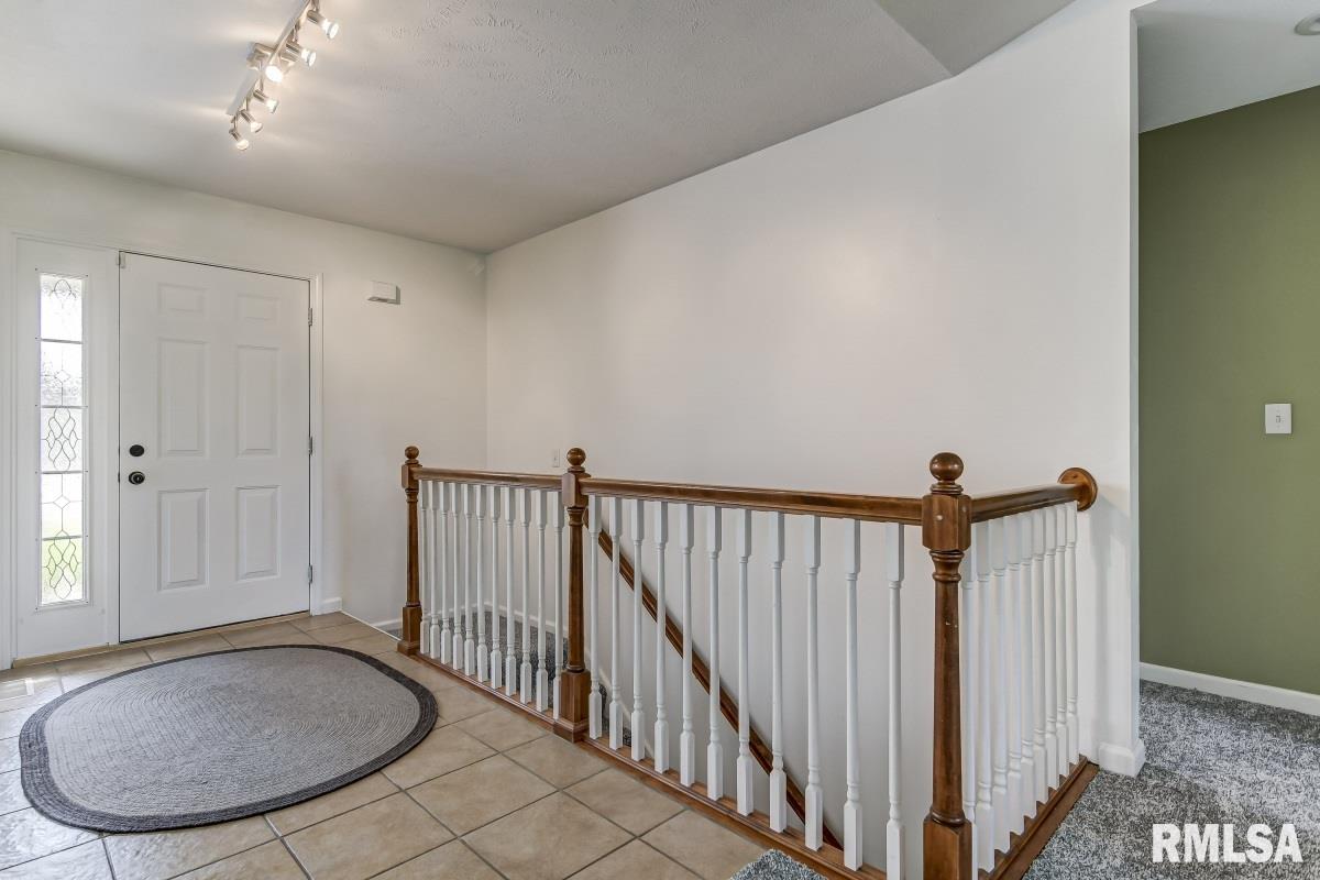 2817 Tanner Road Springfield, IL 62702 - Photo 2 of 33