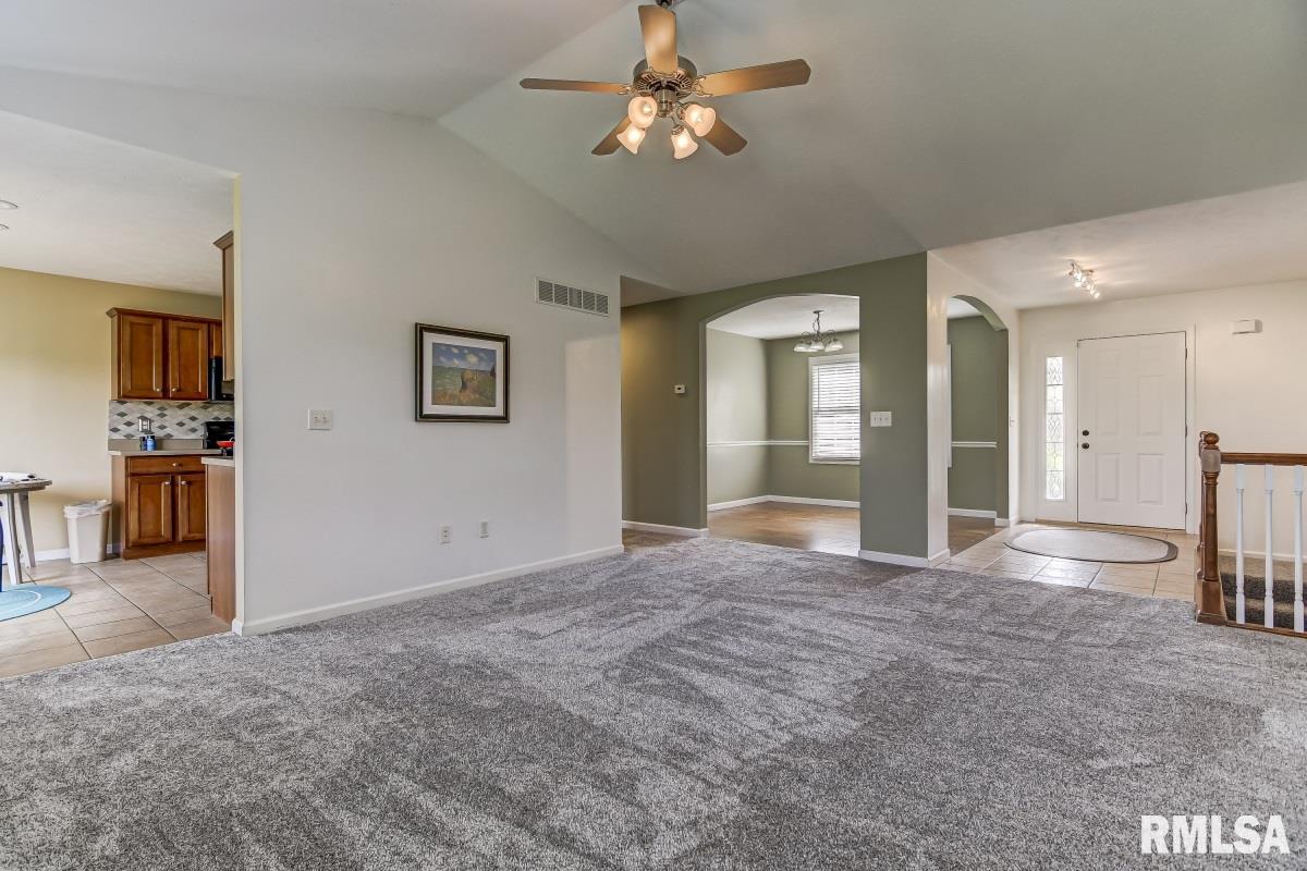 2817 Tanner Road Springfield, IL 62702 - Photo 6 of 33