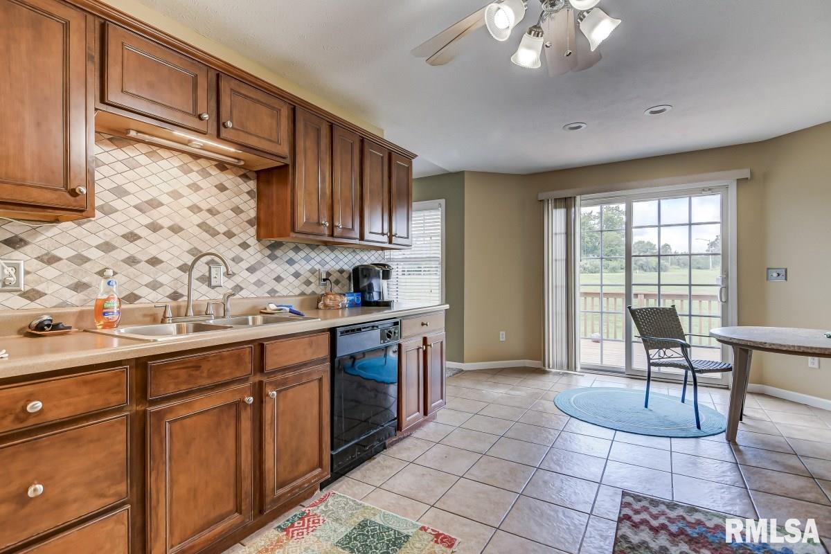 2817 Tanner Road Springfield, IL 62702 - Photo 7 of 33