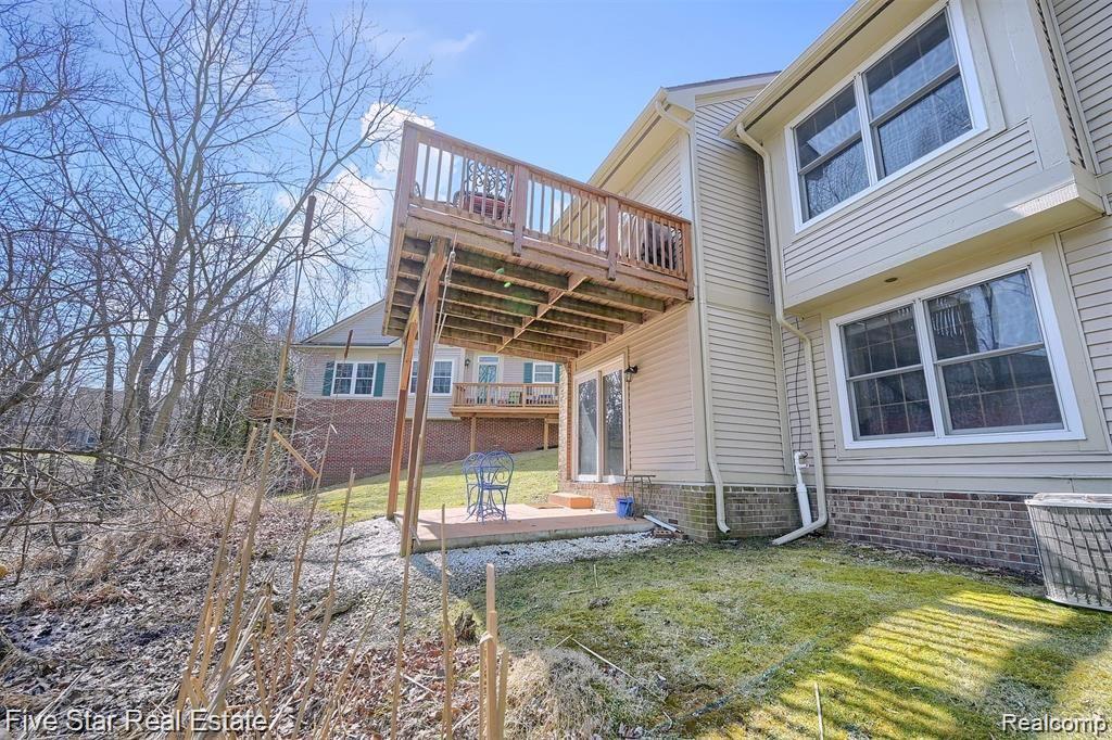 30908 Jasper Ridge Novi, MI 48377 - Photo 30 of 36 30-Rear.jpg