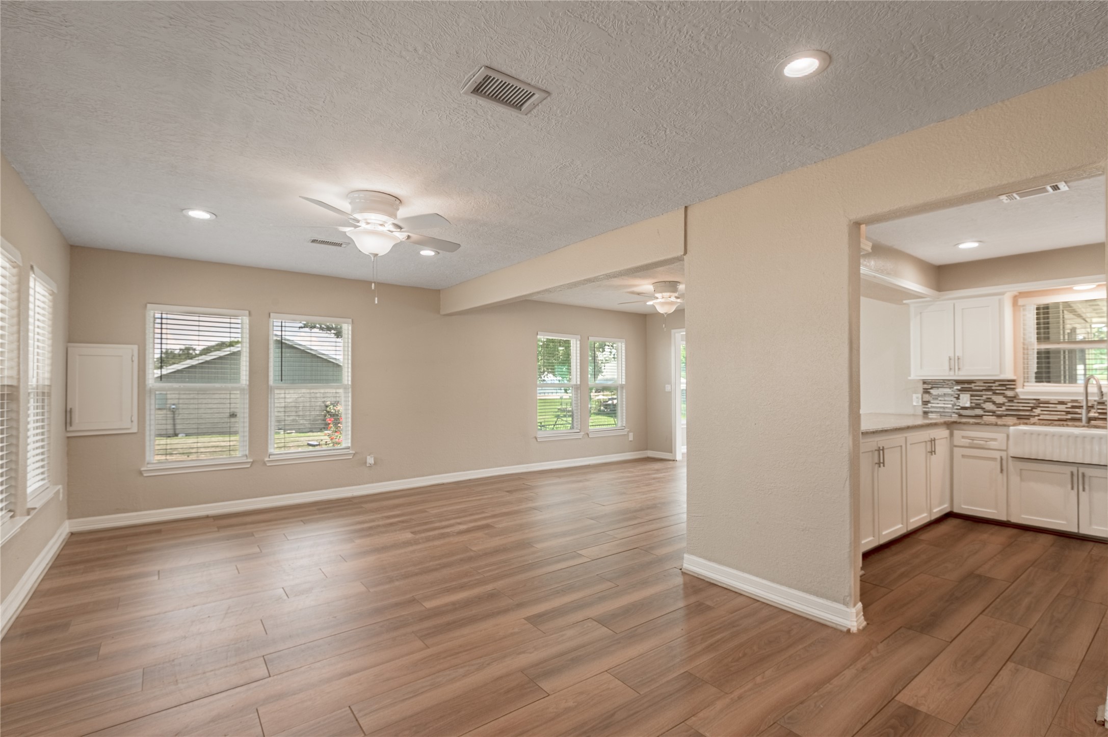 280 Crestmont Point Blank, TX 77364 - Photo 5 of 35