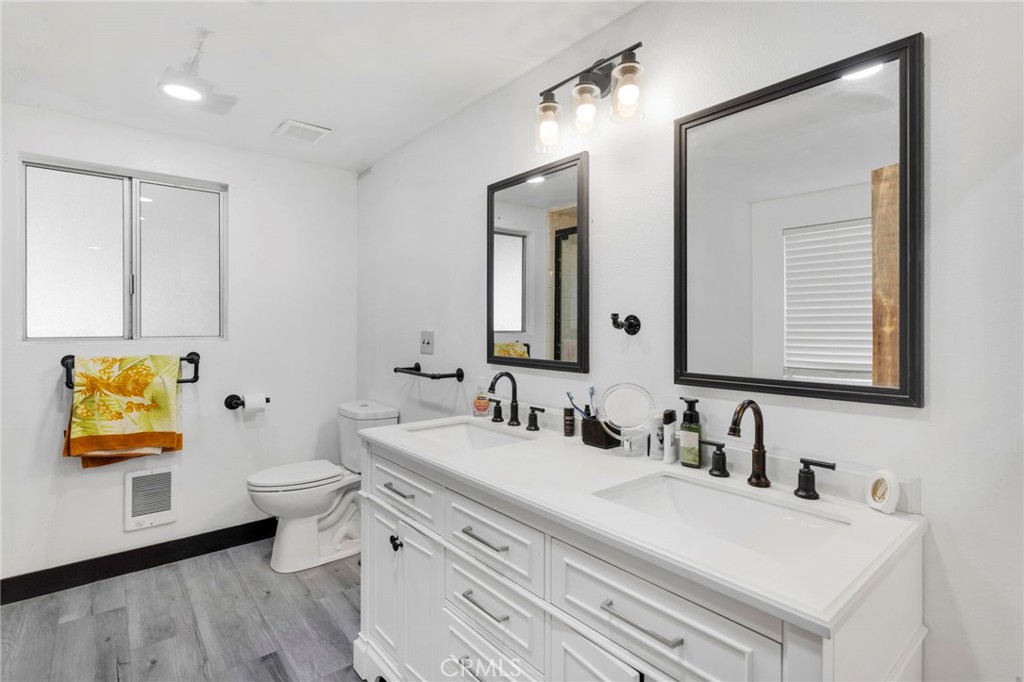 14010 Jicarilla Road Apple Valley, CA 92307 - Photo 14 of 17 Master Bathroom