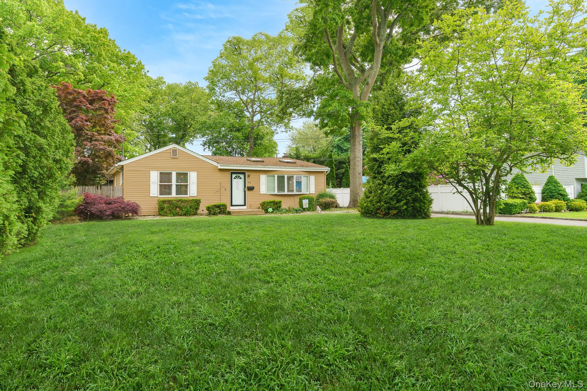 20 Amherst Street Islip, NY 11751 - Photo 26 of 29