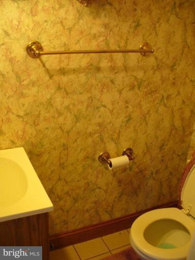 8577 Beacon Point Road Pasadena, MD 21122 - Photo 8 of 13 Bath #1