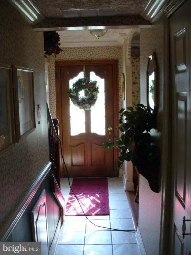 8577 Beacon Point Road Pasadena, MD 21122 - Photo 9 of 13 Entrance / Foyer