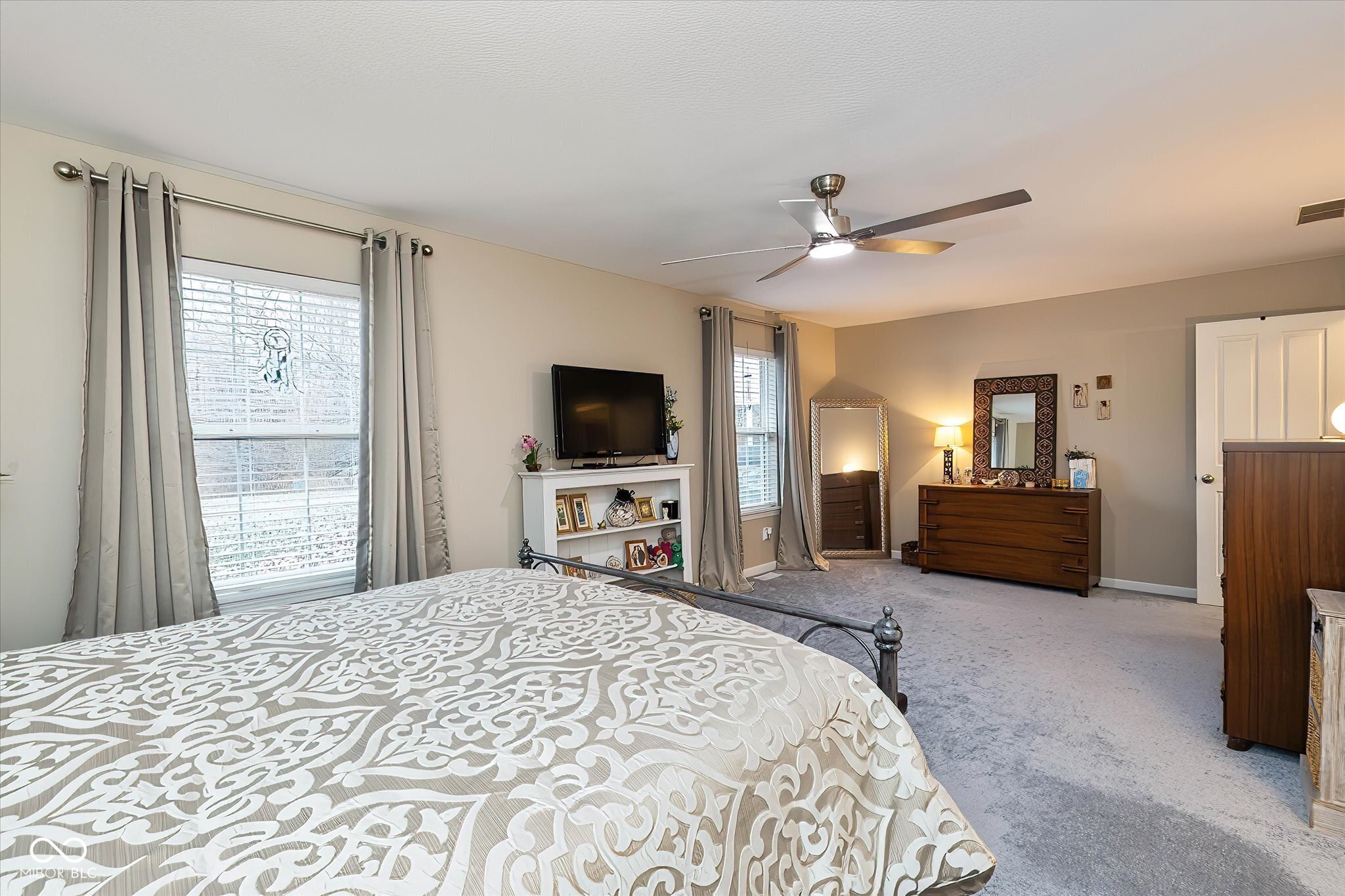 11298 Squirrel Hollow Fishers, IN 46038 - Photo 14 of 32