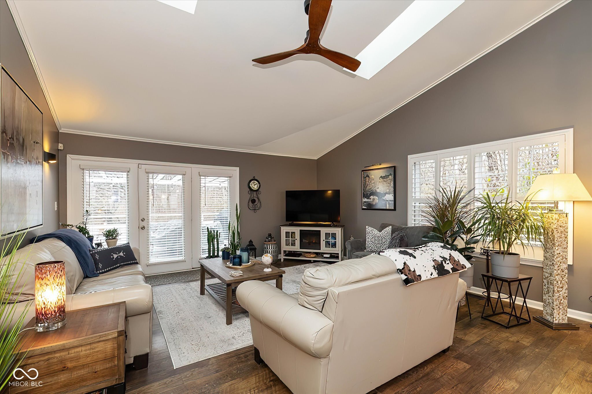 11298 Squirrel Hollow Fishers, IN 46038 - Photo 4 of 32