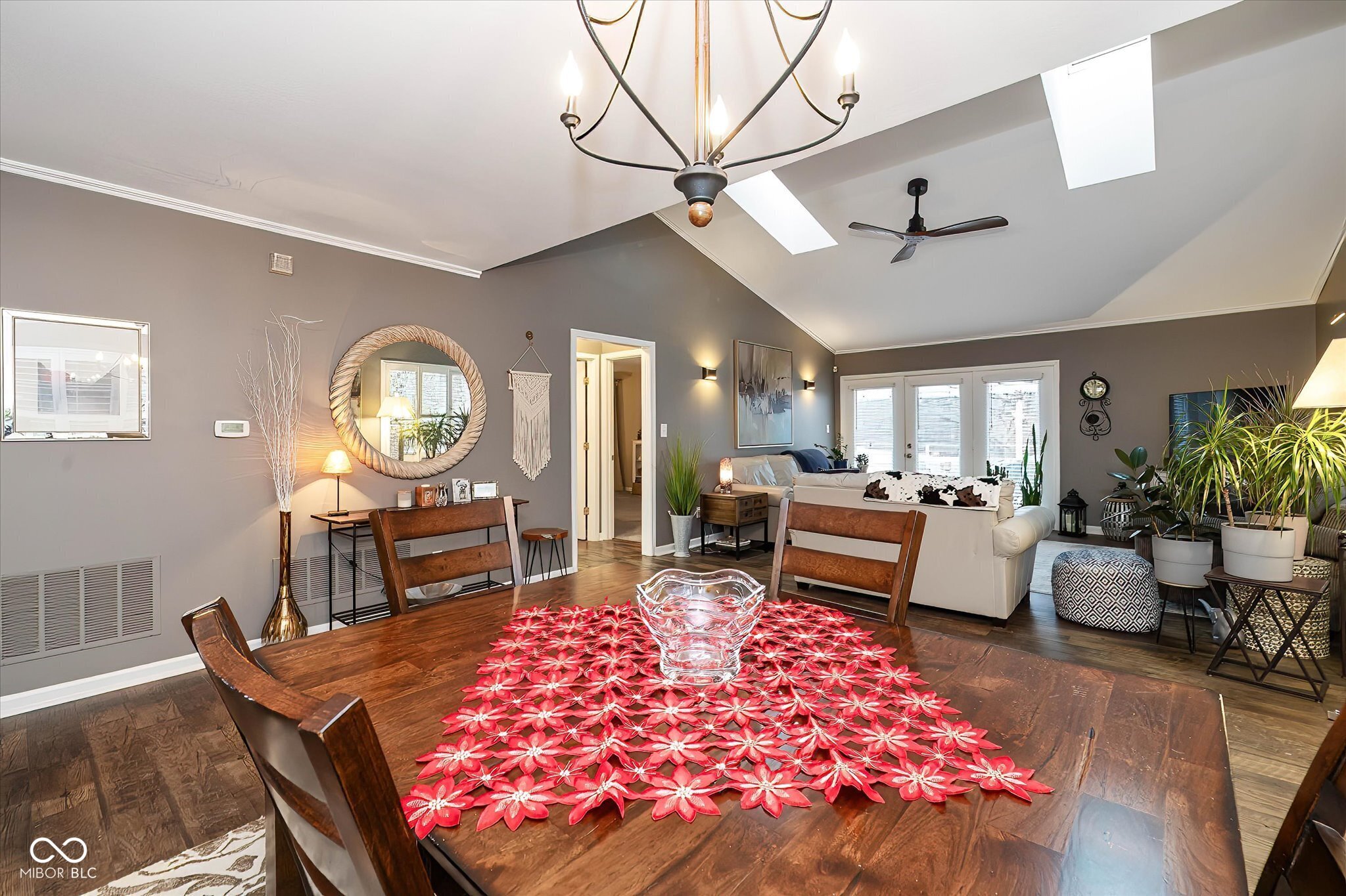 11298 Squirrel Hollow Fishers, IN 46038 - Photo 9 of 32