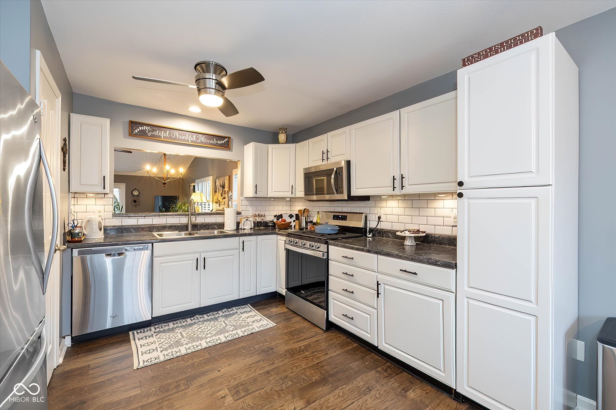 11298 Squirrel Hollow Fishers, IN 46038 - Photo 10 of 32