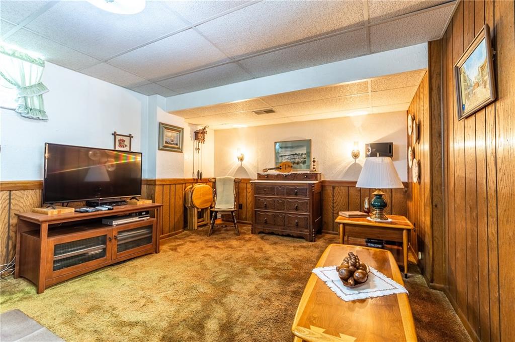871 Lindsay Road Carnegie, PA 15106 - Photo 12 of 25 Gallery Image 12