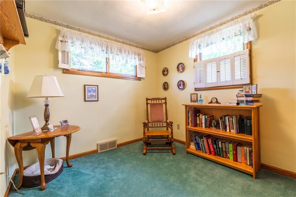 871 Lindsay Road Carnegie, PA 15106 - Photo 9 of 25 Gallery Image 9