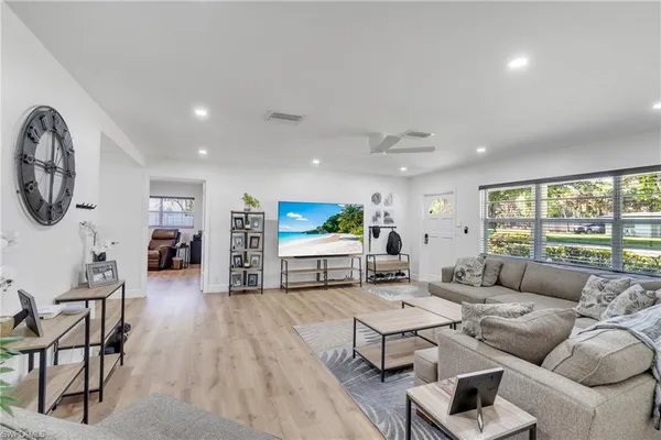 $275,000 | 440 6th Avenue, LaBelle, FL 33935