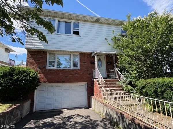$2,400 | 78 Arlington Avenue, Unit 2, Clifton, NJ 07011