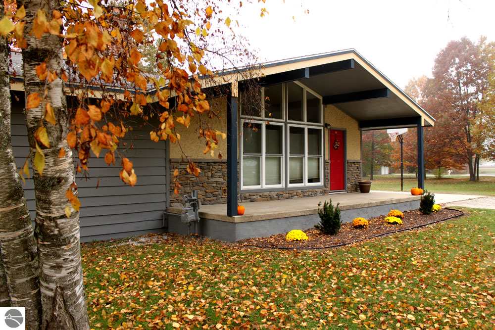 155 North Estates Road Gaylord, MI 49735 - Photo 2 of 25 1778121-1.JPG
