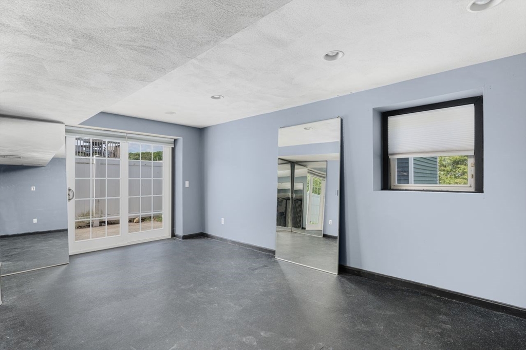 151 Mohawk Trail Cranston, RI 02921 - Photo 28 of 42