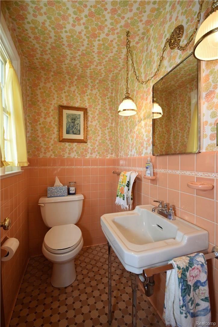 403 Roland Court Grosse Pointe, MI 48236 - Photo 11 of 22 DSC_0183.jpg