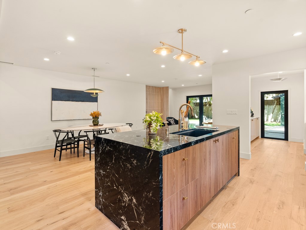 11911 Hartsook Street Valley Village, CA 91607 - Photo 17 of 75