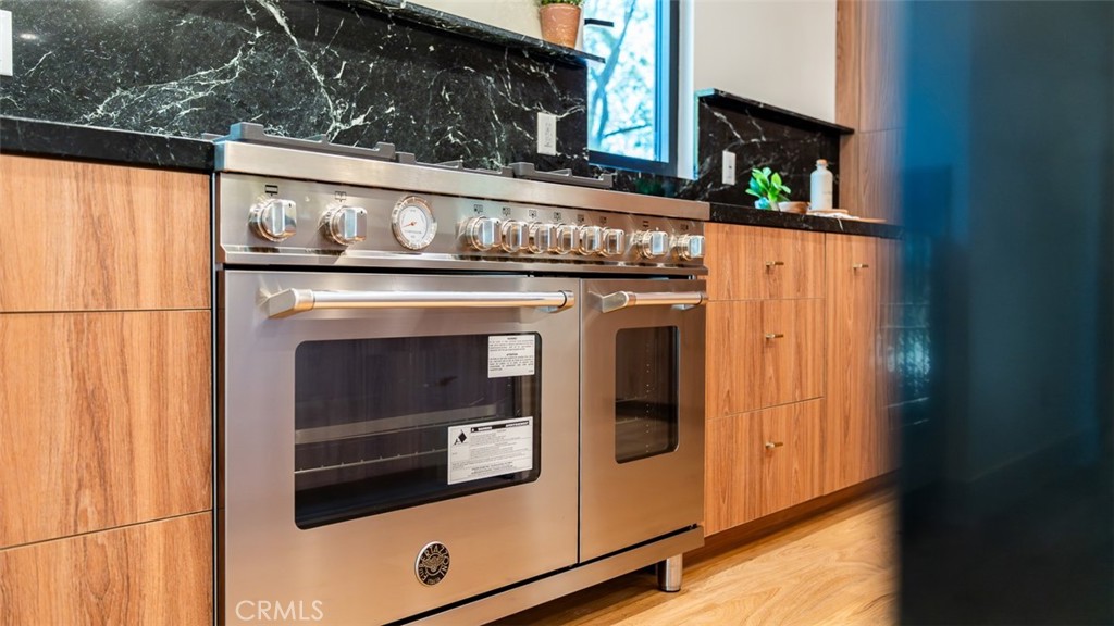 11911 Hartsook Street Valley Village, CA 91607 - Photo 18 of 75