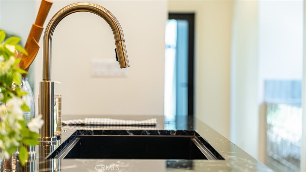 11911 Hartsook Street Valley Village, CA 91607 - Photo 21 of 75