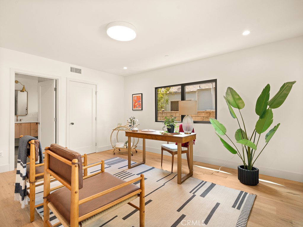 11911 Hartsook Street Valley Village, CA 91607 - Photo 38 of 75