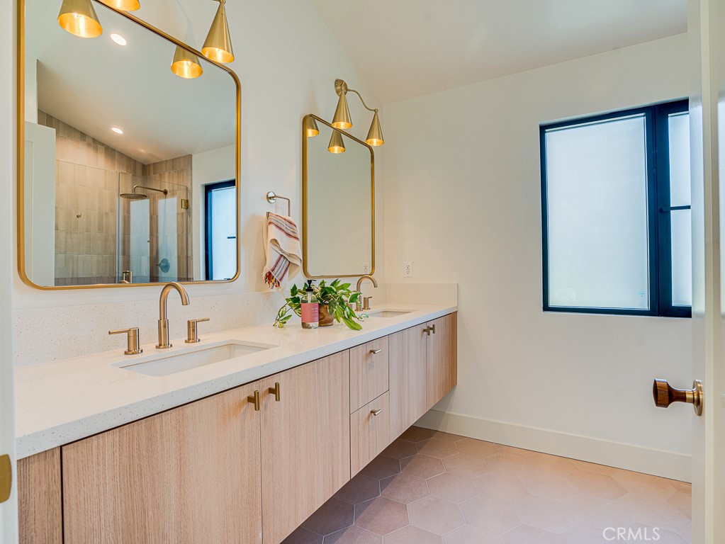 11911 Hartsook Street Valley Village, CA 91607 - Photo 50 of 75