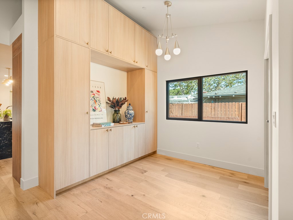 11911 Hartsook Street Valley Village, CA 91607 - Photo 9 of 75