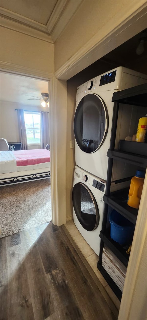 1407 Dema Street Corpus Christi, TX 78418 - Photo 18 of 19 a utility room with dryer and washer