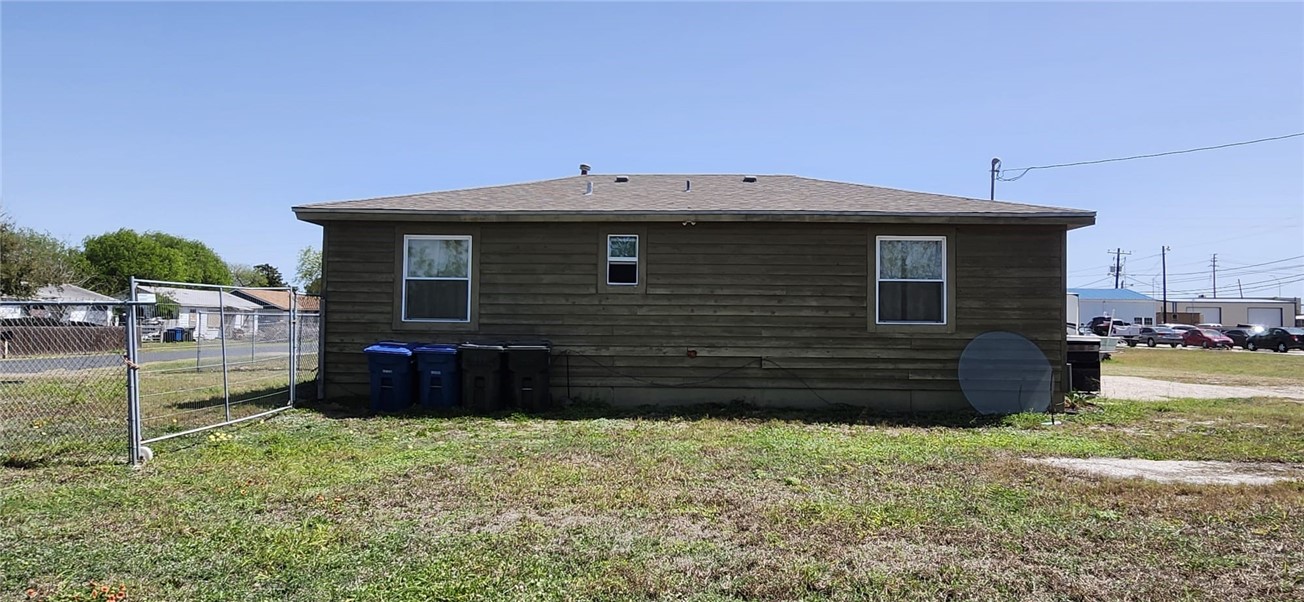 1407 Dema Street Corpus Christi, TX 78418 - Photo 7 of 19 a view of a back yard