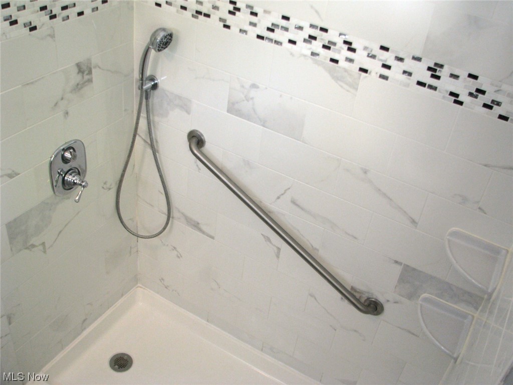 33051 Arthur Road Solon, OH 44139 - Photo 13 of 27 Bathroom featuring tiled shower