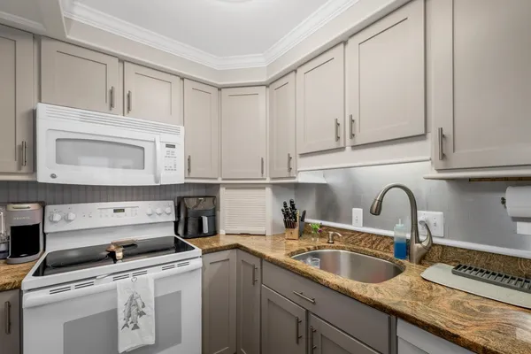 $795,000 | 68 Railroad Avenue, Unit 3, Wolfeboro, NH 03894