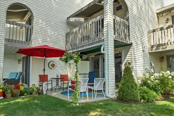 $795,000 | 68 Railroad Avenue, Unit 3, Wolfeboro, NH 03894