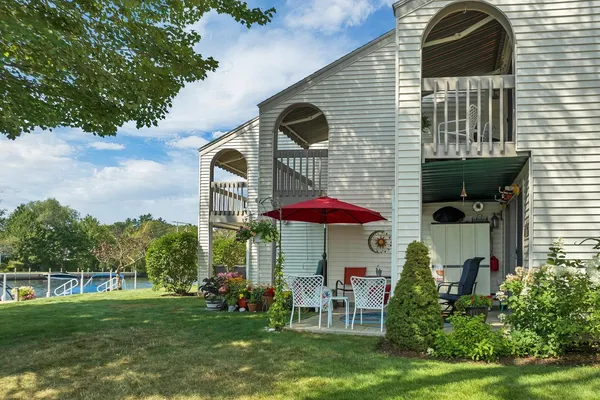 $795,000 | 68 Railroad Avenue, Unit 3, Wolfeboro, NH 03894