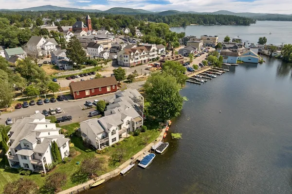 $795,000 | 68 Railroad Avenue, Unit 3, Wolfeboro, NH 03894