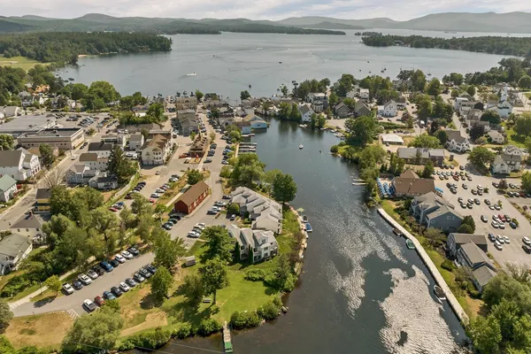 $795,000 | 68 Railroad Avenue, Unit 3, Wolfeboro, NH 03894