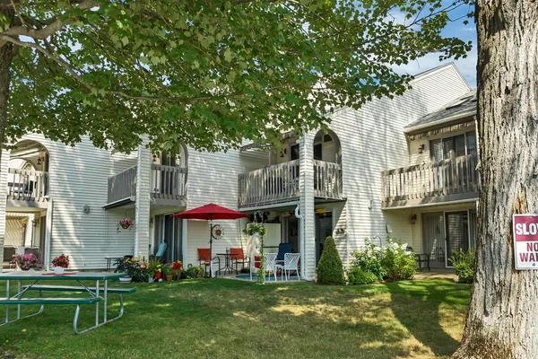 $795,000 | 68 Railroad Avenue, Unit 3, Wolfeboro, NH 03894