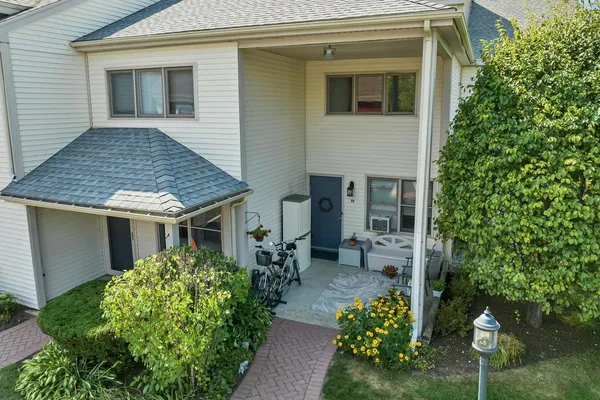 $795,000 | 68 Railroad Avenue, Unit 3, Wolfeboro, NH 03894