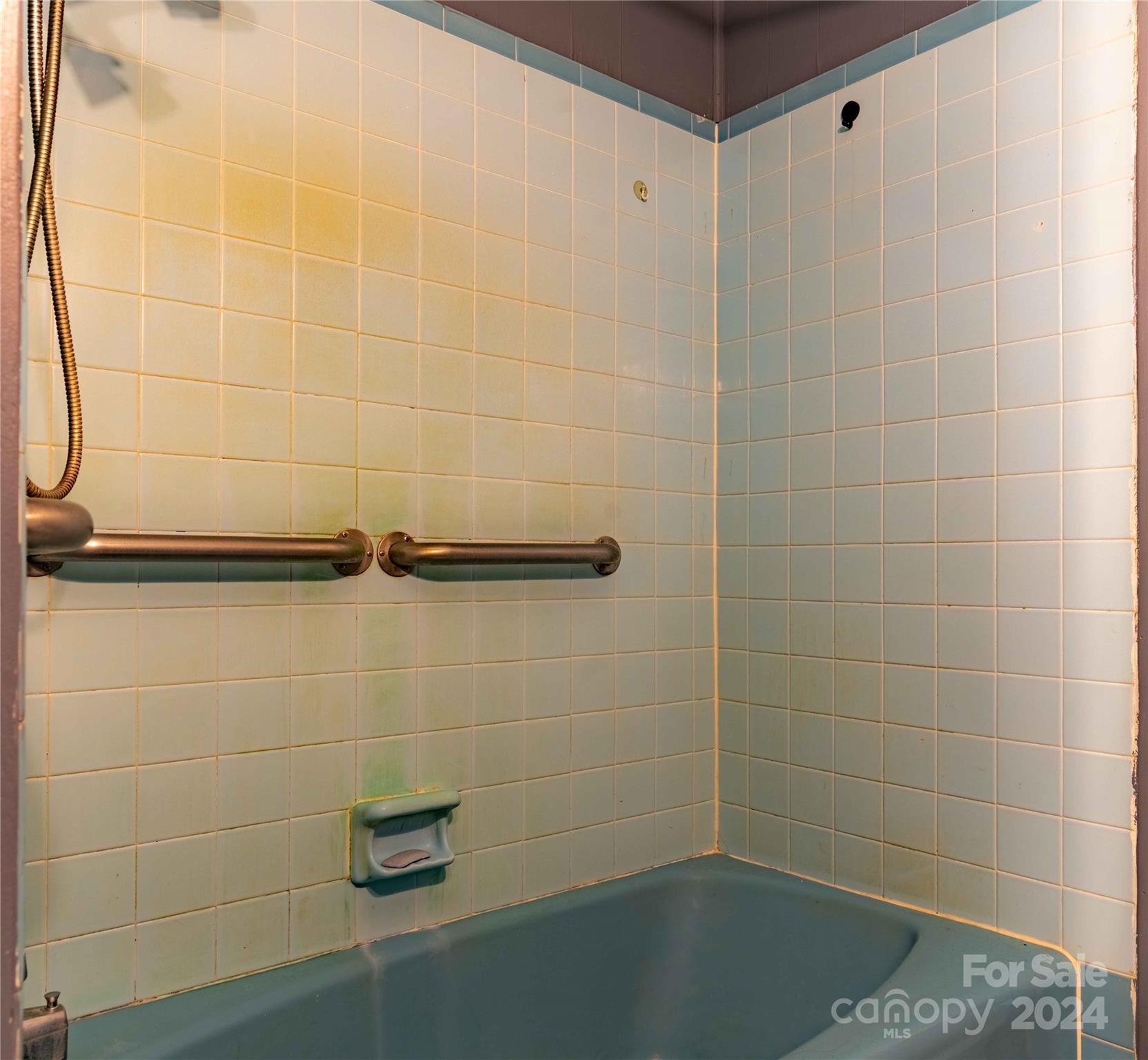214 Laycock Road Hendersonville, NC 28792 - Photo 14 of 27 Gallery Image 14